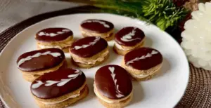 Kávové linecké cukroví